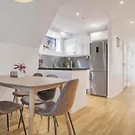Penthouse In Heart Of - 4br 2 Bath *