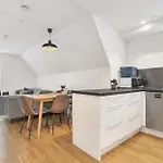 Penthouse In Heart Of - 4br 2 Bath * Μπέργκεν