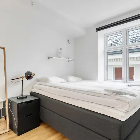 Penthouse In Heart Of - 4br 2 Bath