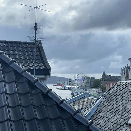 Penthouse In Heart Of - 4br 2 Bath Apartment Bergen