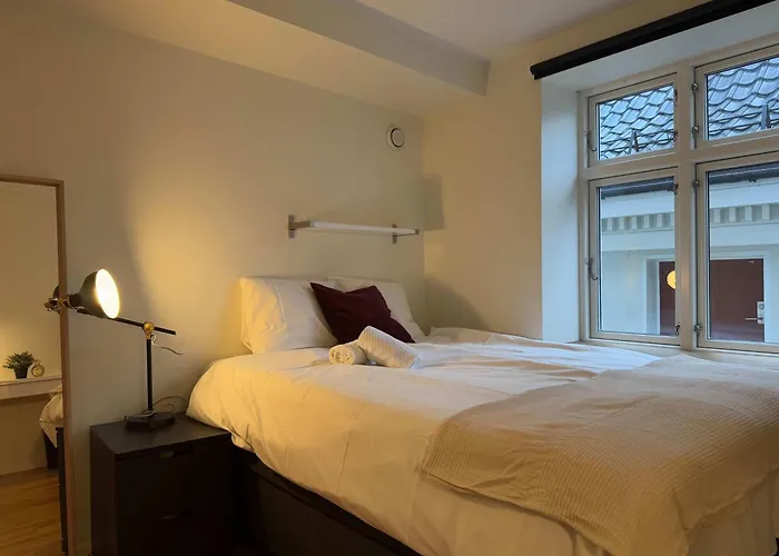 Penthouse In Heart Of - 4br 2 Bath Apartment