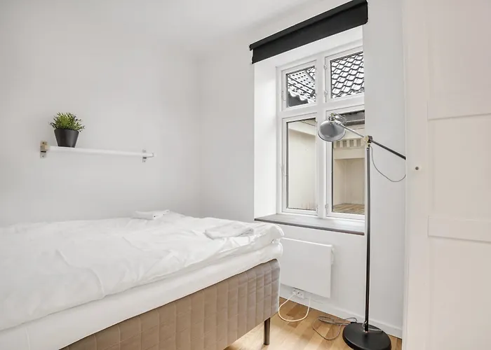 Penthouse In Heart Of - 4br 2 Bath Apartment Bergen
